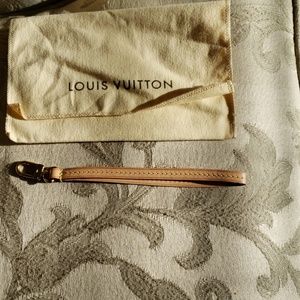 Louis Vuitton D ring